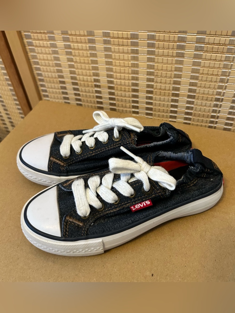 Girl Levi sneakers